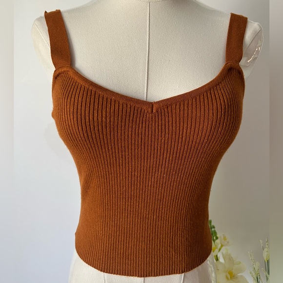 Amisu Tops - Women’s strapped knitwear top from AMISU. Size XS. Brown